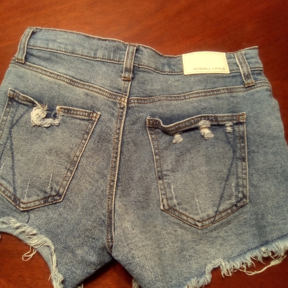 KENDALL +KYLIE SHORT JEAN - Picture 3 of 8